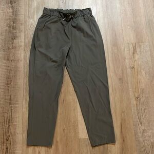 Lululemon High Waisted Straight Leg Ankle Pant Size 8